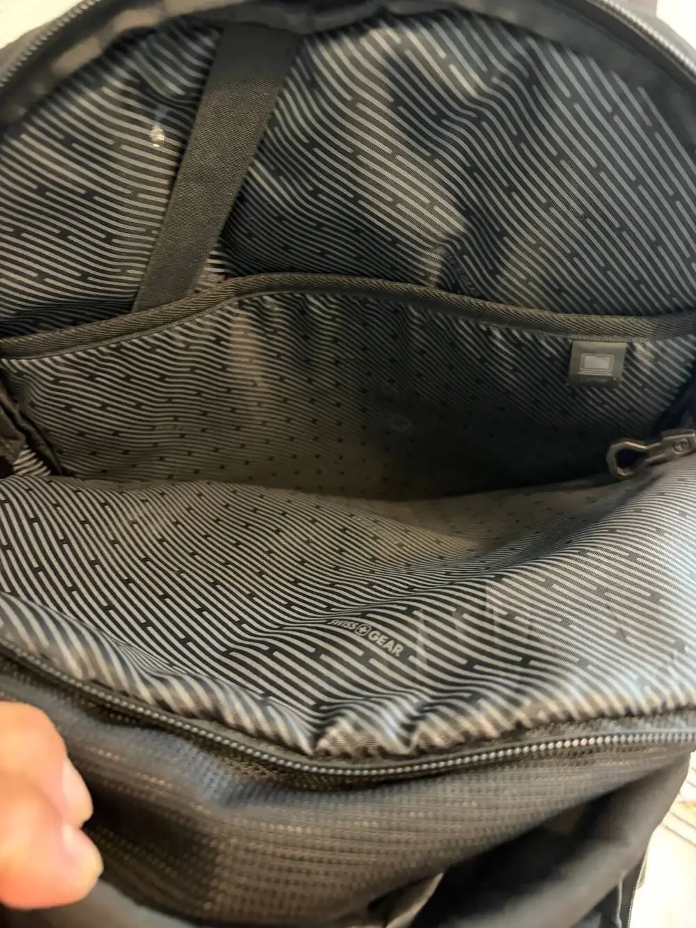 SwissGear 8 Compartment Backpack w/ laptop sleeve -Great Condition, All-Black